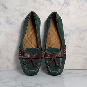 Naturalizer Loafers in Green and Brown Leather